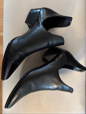 Zara Black Pointed Leather Ankle Booties - size 7